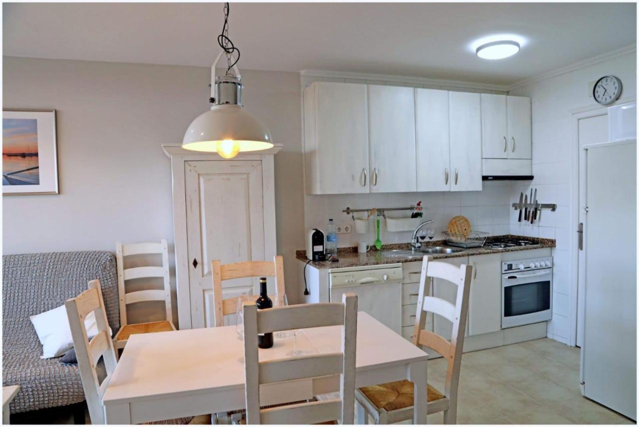 Апартаменты Excellent Sea View, Free Parking, Wifi Салоу Экстерьер фото
